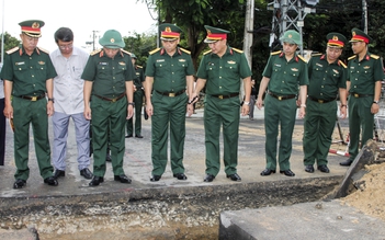 Thượng tướng Lê Quang Minh kiểm tra công tác tìm kiếm hài cốt liệt sĩ