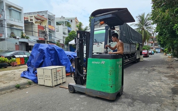 Chành xe giữa khu dân cư TP.HCM: Đường bị chiếm, công viên thành nơi tập kết hàng