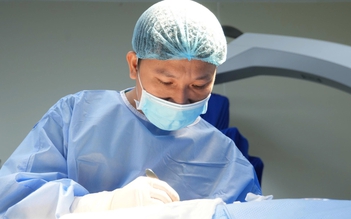 Bác sĩ cảnh báo: Thường xuyên nháy mắt, coi chừng nguy cơ co giật, biến dạng mặt