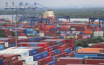 Sau nhập siêu gần 14 tỉ USD, xuất siêu có trở lại?