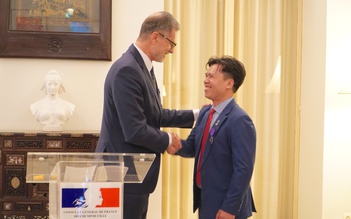 Giáo sư Đỗ Văn Đại được trao Huân chương Cành cọ Hàn lâm của Pháp