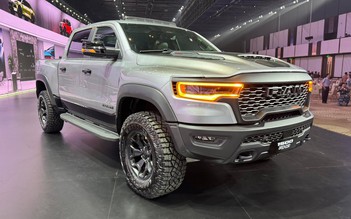 Giá gần 5,5 tỉ, bán tải 'khủng long' RAM 1500 RHO có gì vượt trội?