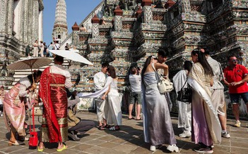 Báo Thái Lan chỉ trích du khách quốc tế làm 'hư hỏng' Bangkok