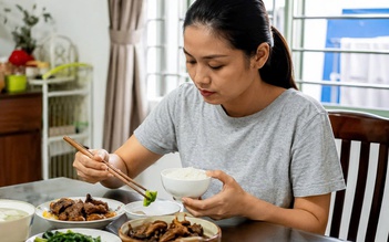 Nên ăn 3 bữa 1 ngày hay chia thành nhiều bữa nhỏ hơn?
