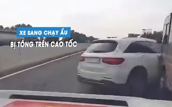 Xe sang Mercedes chuyển làn ẩu, bị đâm xoay ngang trên cao tốc