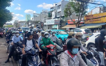 Đường Nguyễn Tất Thành sắp mở rộng: Người trẻ chờ hết cảnh kẹt xe