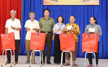 Tri ân gia đình chính sách, tặng quà trẻ em khó khăn ở Tây Ninh