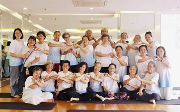 Bệnh nhân ung thư tìm thấy ‘người nhà’ trong lớp yoga đặc biệt ở TP.HCM