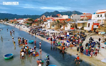 Đón bình minh ở Dốc Lết, lạc vào phiên chợ cá sát mép biển