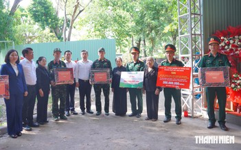 Chủ tịch Ủy ban MTTQ Việt Nam TP.HCM thăm lực lượng tìm kiếm hài cốt liệt sĩ