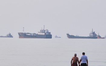 Mỹ bắn tàu dầu tìm cách phá vỡ lệnh phong tỏa các cảng Iran