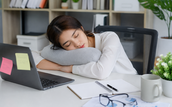 Vì sao nhiều người mệt mỏi, lờ đờ sau khi ngủ trưa?