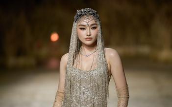 Hoa hậu Yến Nhi khoe vẻ quyến rũ ở tuổi 22