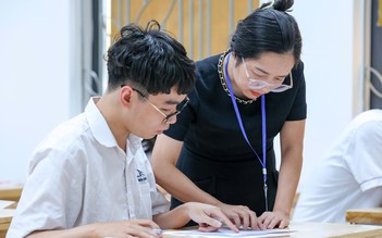 Cố giữ kỳ thi '2 trong 1' để giảm tốn kém là chưa thuyết phục