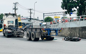 Cô gái 23 tuổi tử vong dưới bánh xe container tại cầu vượt Linh Xuân
