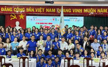 Sinh viên tình nguyện chuyển giao phần mềm hỗ trợ đắc lực cho địa phương