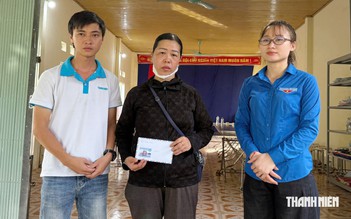 Báo Thanh Niên trao tiền bạn đọc ủng hộ các gia đình gặp nạn trong lũ quét tại Lai Châu