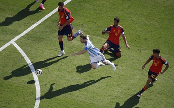 Tiếc cho Messi nhưng đúng với Argentina