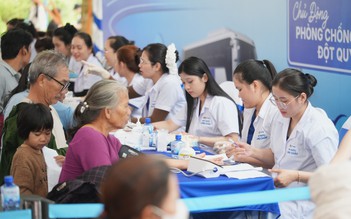 Long Châu tầm soát đột quỵ, phát thuốc miễn phí cho bà con khó khăn tỉnh Lâm Đồng