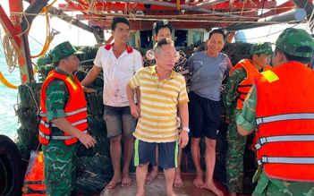 Sóng lớn đánh chìm sà lan trên đường ra đảo Hòn Khoai, 4 thuyền viên được cứu