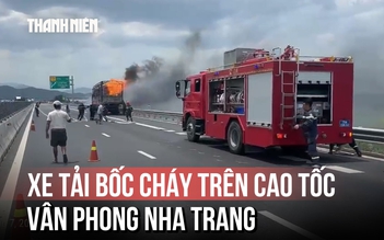 Xe tải bốc cháy dữ dội trên cao tốc Vân Phong - Nha Trang