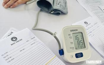 Người uống thuốc huyết áp có cần kiêng cà phê?