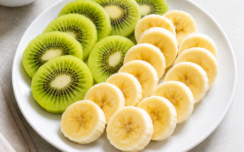 Kiwi hay chuối: Loại nào tốt hơn cho đường ruột?