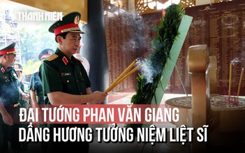 Đại tướng Phan Văn Giang dâng hương tưởng niệm liệt sĩ tại công viên Lê Thị Riêng