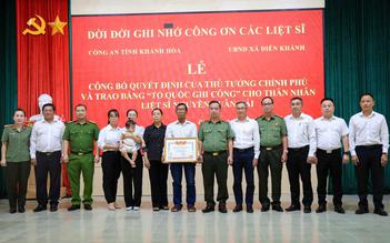 Trao bằng Tổ quốc ghi công cho thiếu tá Nguyễn Xuân Hải