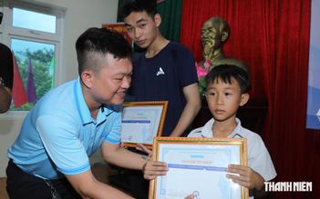 Báo Thanh Niên trao học bổng Nguyễn Thái Bình tại Quảng Trị