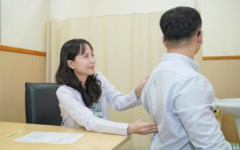 Đau lưng ở dân văn phòng: Đừng đợi cột sống 'lên tiếng’ mới đi khám