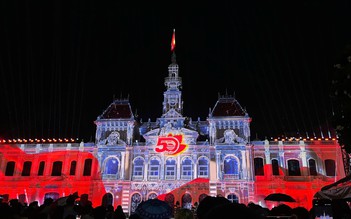 Phương Thanh khuấy động chương trình nghệ thuật 3D Mapping với 'Tái sinh'
