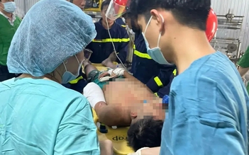 Cưa phần tay bị mắc kẹt để cứu nạn nhân ở Huế khỏi máy cơ khí