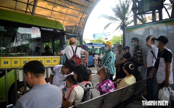 Xe buýt miễn phí ở TP.HCM còn được bốc thăm trúng thưởng, nhiều người tiếc vì… hụt