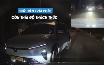 Ô tô 'nháy đèn' loạn xạ trên đường, tài xế đã bị CSGT xử phạt