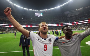 ‘Quá thương’ Harry Kane giọng khản đặc cả lại sau màn ca hát vang trời cùng hàng nghìn CĐV Anh