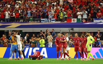 Báo Bồ Đào Nha cay đắng: ‘Kết cục thật tuyệt vọng, HLV Martinez sai lầm vì cố giữ Ronaldo’