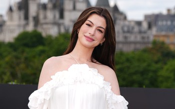 Anne Hathaway khoe vẻ đẹp 'nữ thần' khi đang mang thai