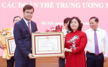 Trung ương Đoàn nhận Huân chương Lao động hạng ba