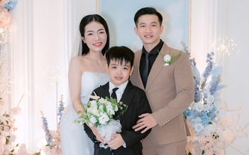 Cô gái lưu số chàng shipper là 'giao hàng tiết kiệm', 10 năm sau thành vợ chồng