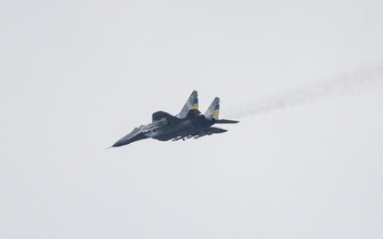 Chiến đấu cơ MiG-29 Ukraine bốc cháy giữa phi vụ
