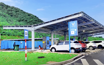 Yêu cầu cấp bách 'phủ' trạm sạc điện trên cao tốc