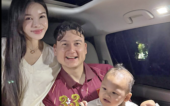 Khoảnh khắc đốn tim của Đặng Văn Lâm bên vợ và con trai trước giờ sang Malaysia