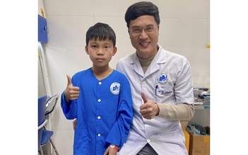 Người gieo nụ cười trên những vết bớt
