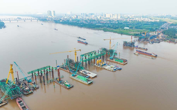 Cầu Trần Hưng Đạo thi công 'thần tốc', dựng vòm thép chỉ sau 8 tháng khởi công