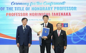 Trường đại học Việt Nam phong tặng giáo sư danh dự cho nhà khoa học Nhật Bản