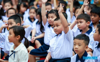 Học sinh công lập được miễn học phí, tư thục đóng học phí ra sao?