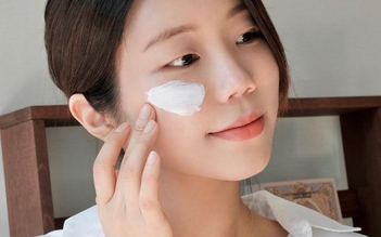 Mẹo bôi lại kem chống nắng cực nhanh không gây vón cục hay hỏng lớp makeup
