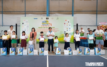 Báo Thanh Niên trao 500 triệu đồng ấm áp nghĩa tình cho 50 em mồ côi vì Covid-19