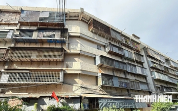 Vì sao mua bán giấy tay tràn lan tại khu nhà đổi ca ngành dầu khí ở TP.HCM?